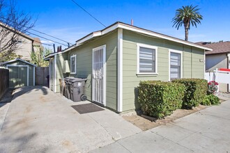 2723 E 8th St in Long Beach, CA - Building Photo - Building Photo