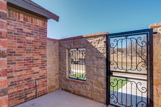 2512 N Meadow Dr in Lubbock, TX - Building Photo - Building Photo