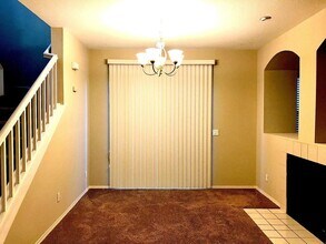2553 Sparkling Water Ct in Palmdale, CA - Foto de edificio - Building Photo