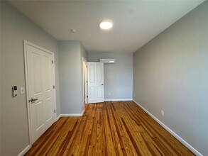 216 Main St-Unit -206 in Johnson City, NY - Building Photo - Building Photo