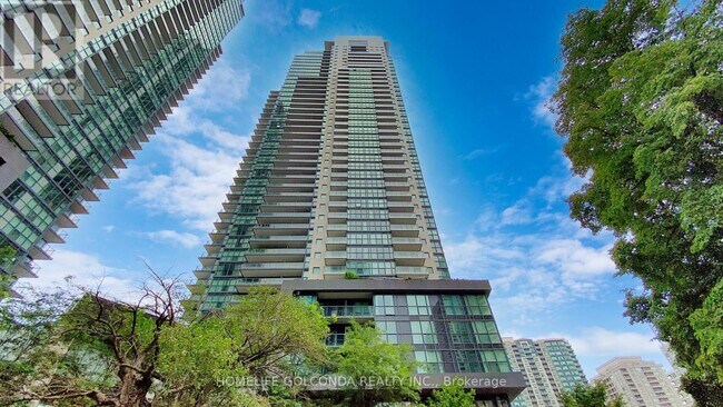 5168 Yonge St in Toronto, ON - Building Photo - Building Photo