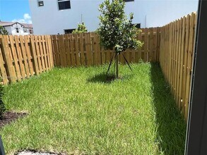 12223 NW 23rd Pl in Miami Shores, FL - Foto de edificio - Building Photo