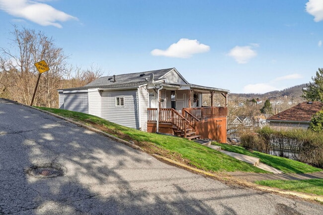 134 Quincey St in Mount Clare, WV - Building Photo - Building Photo