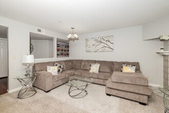 43 Crystal Gate Ct in Hayward, CA - Building Photo - Building Photo