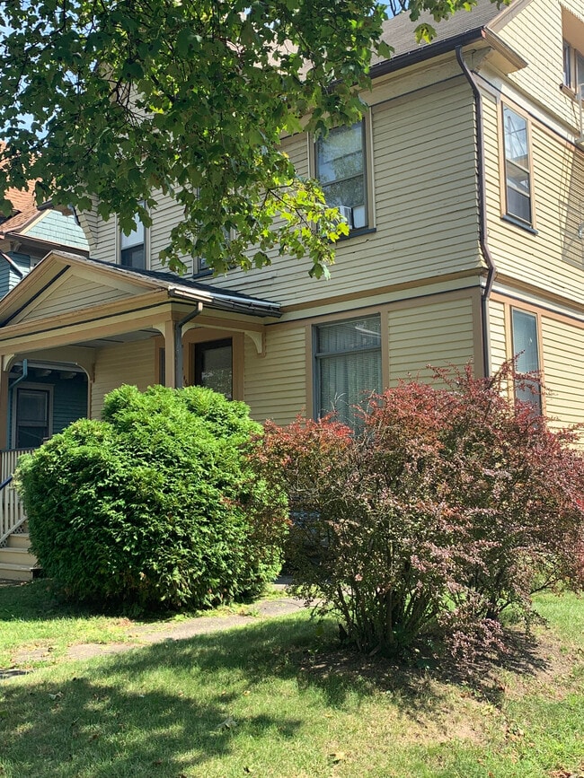 466 Alexander St, Unit 2