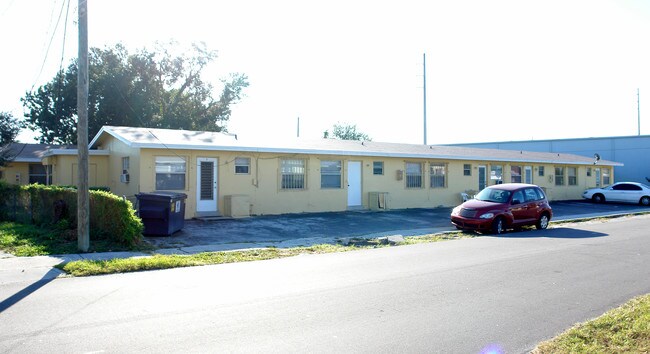 420-428 SW 1st St in Dania, FL - Building Photo - Building Photo