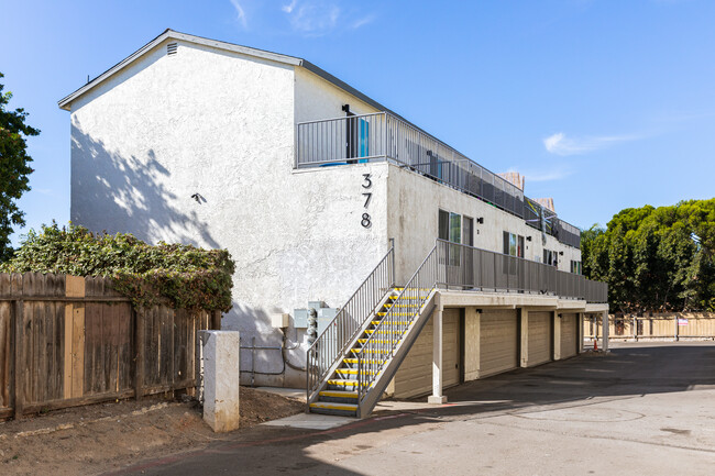 Moss Street Townhomes in Chula Vista, CA - Building Photo - Building Photo