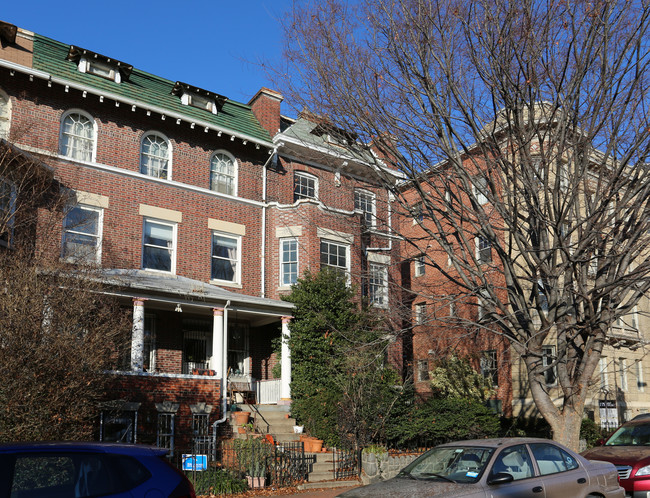 3210 17th St NW in Washington, DC - Building Photo - Building Photo