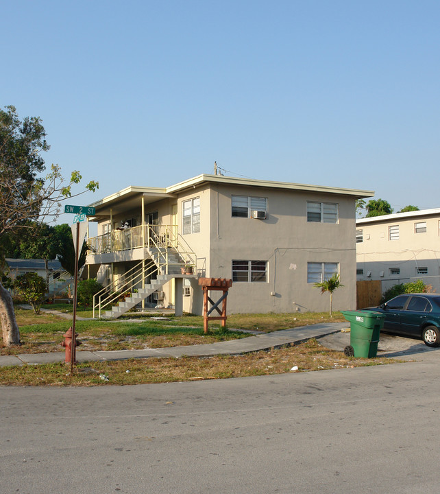 2740 SW 2nd St in Fort Lauderdale, FL - Building Photo