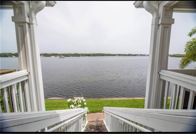 201 Pompano Dr SE in St. Petersburg, FL - Building Photo - Building Photo