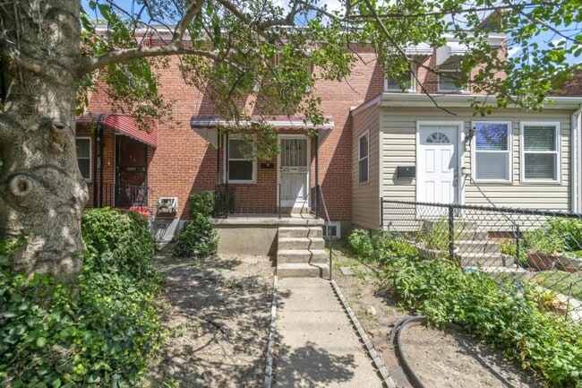 property at 3033 Seamon Ave