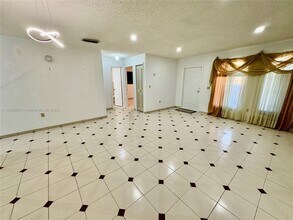 936 SW 68th Ave in Miami, FL - Building Photo - Building Photo