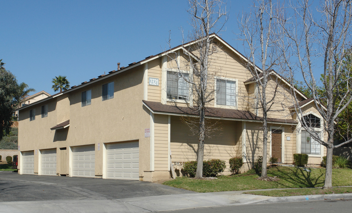 2321 Mt. Humphries Cir in Corona, CA - Building Photo