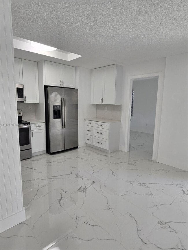 13470 SW 24th St in Miami, FL - Building Photo - Building Photo