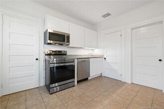 939 Nichols Ave in Stratford, CT - Foto de edificio - Building Photo