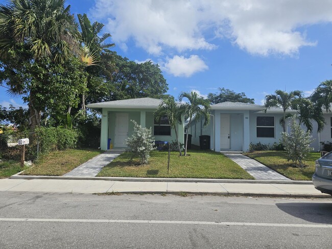 304 C St in Lake Worth, FL - Foto de edificio - Building Photo