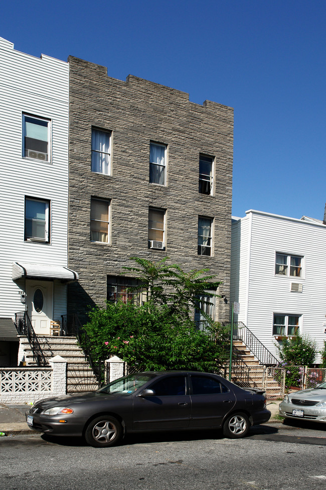 260 17th St in Brooklyn, NY - Foto de edificio - Building Photo