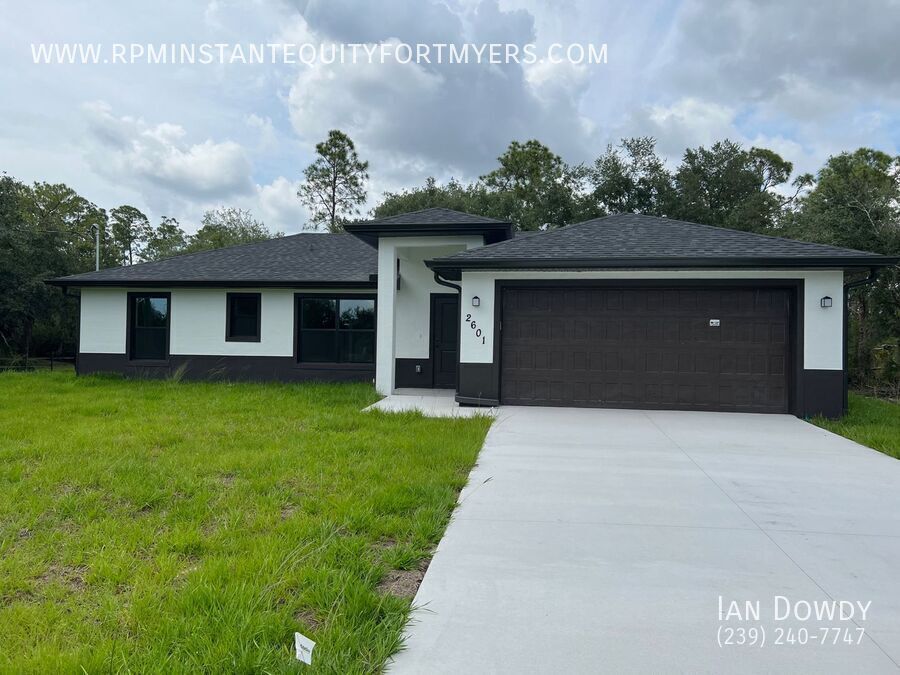 2601 E 18th St in Lehigh Acres, FL - Building Photo