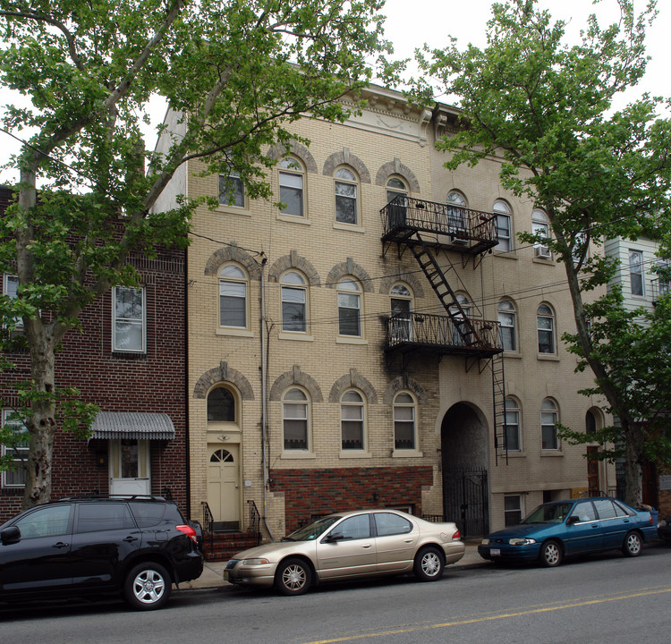 98 Pulaski St in Newark, NJ - Foto de edificio