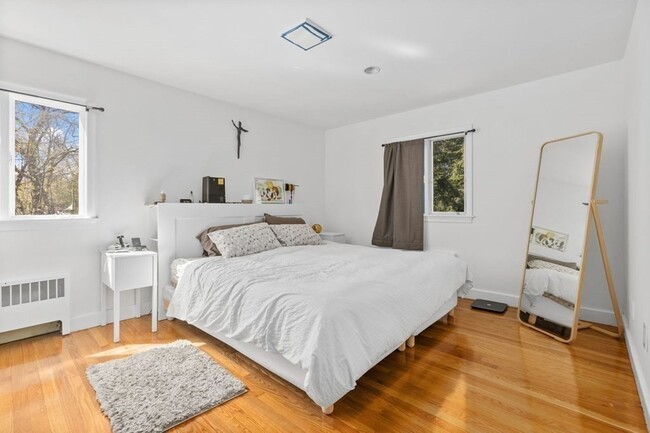 608 Beacon St, Unit 1 in Newton, MA - Building Photo - Building Photo