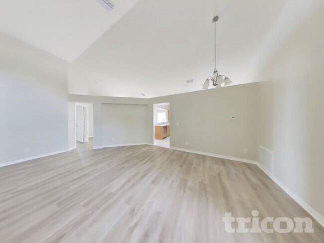 31136 Whinsenton Dr in Wesley Chapel, FL - Building Photo - Building Photo