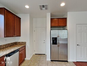 1088 Crown View Dr in Reno, NV - Building Photo - Building Photo