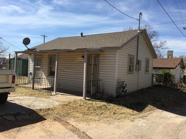 property at 520 Santa Fe Ave