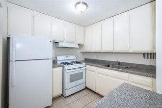 15 Lake St in White Plains, NY - Building Photo - Building Photo