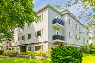 1355 71st Av W in Vancouver, BC - Building Photo