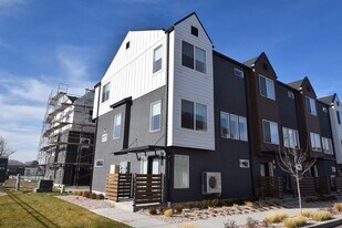 4479 S 500 E in Millcreek, UT - Building Photo