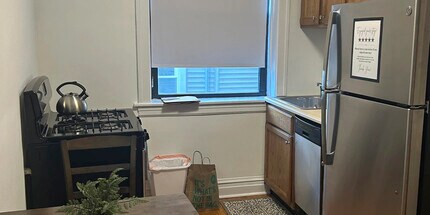 1915 W Larchmont Ave, Unit 1911-2B in Chicago, IL - Building Photo - Building Photo