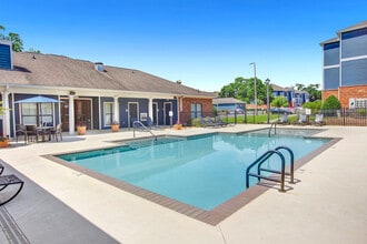 Village at Midtown in Mobile, AL - Foto de edificio - Building Photo