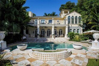 5801 Pine Tree Dr in Miami Beach, FL - Building Photo - Building Photo