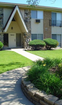 Nordica Apartments in Niles, IL - Building Photo - Building Photo