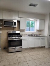 904 Chote Ave in Austin, TX - Building Photo - Building Photo