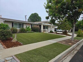 1129 Burtonwood Ave in Thousand Oaks, CA - Building Photo - Building Photo