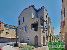 16825 N 14th St in Phoenix, AZ - Building Photo