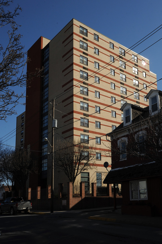 Saint Peters Apartments in Columbia, PA - Foto de edificio - Building Photo