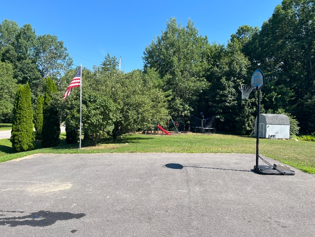 78 Silver Lake Rd, Unit 1 in Tilton, NH - Building Photo - Building Photo