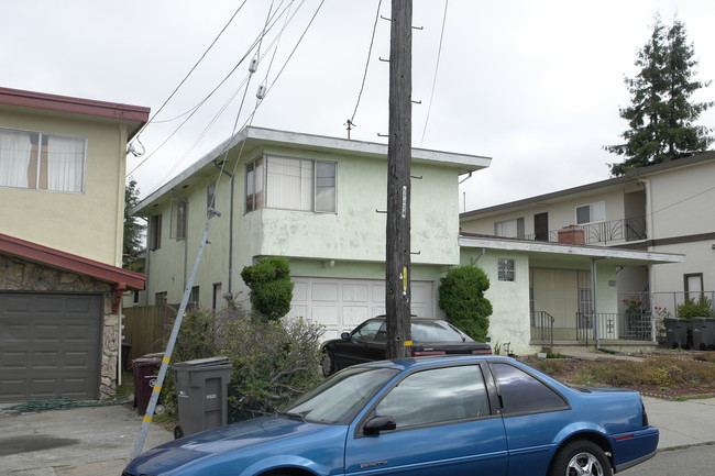 3705-3707 Brown Ave in Oakland, CA - Building Photo - Building Photo