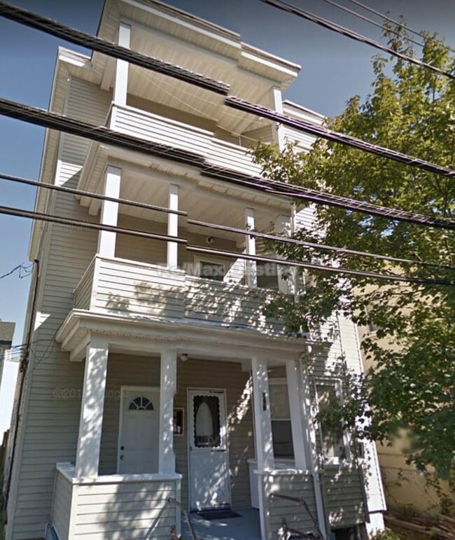 198 Sherman St, Unit 3 in Cambridge, MA - Foto de edificio - Building Photo