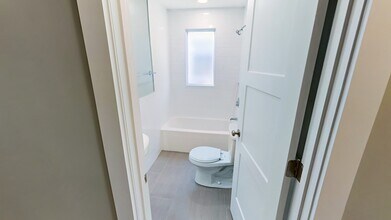 23 Evergreen St, Unit 3 in Boston, MA - Building Photo - Building Photo