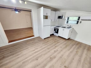 701 SW 68th Terrace in Pembroke Pines, FL - Building Photo - Building Photo