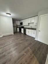 431 Sunderland Rd in Worcester, MA - Building Photo - Building Photo
