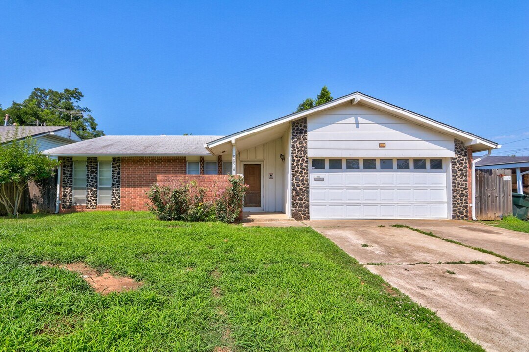 1009 Lotus Ave in Midwest City, OK - Building Photo