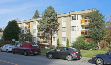 Westside Apartments in North Vancouver, BC - Building Photo - Building Photo