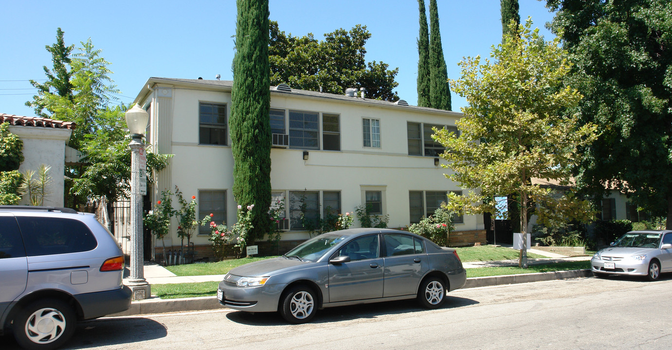 12122 Hoffman St in Studio City, CA - Foto de edificio