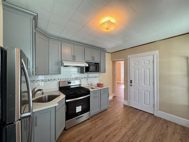 24 Beacon Pl, Unit 2