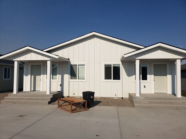710 Schodde Ave in Burley, ID - Building Photo - Building Photo