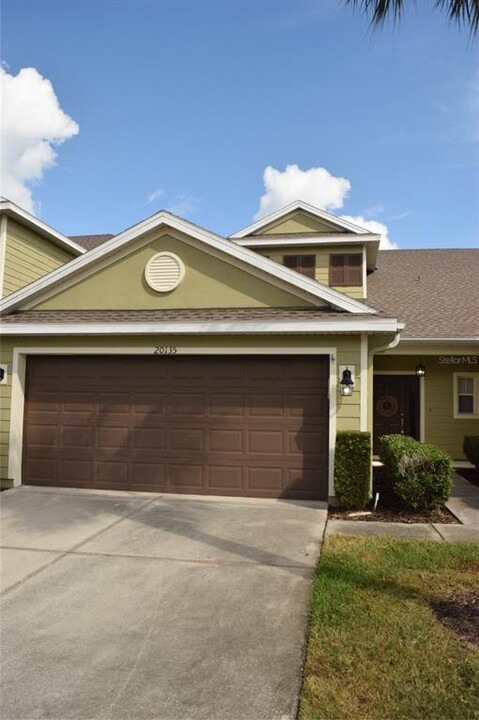 20135 Indian Rosewood Dr in Tampa, FL - Foto de edificio